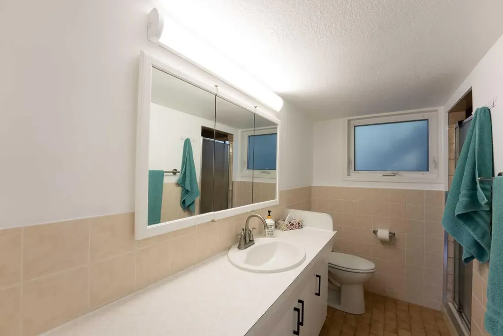 1142 24 Street N Lethbridge AB T1H 3V5
