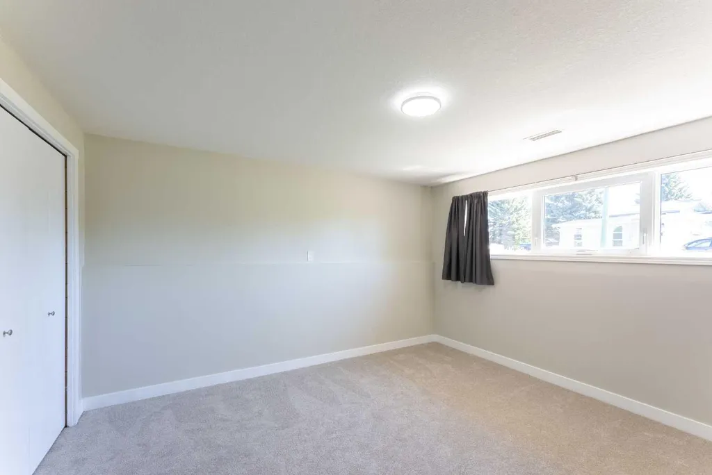 1142 24 Street N Lethbridge AB T1H 3V5