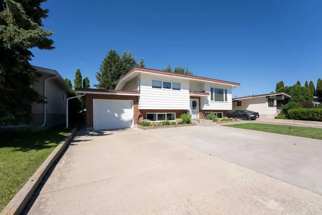 1142 24 Street N Lethbridge AB T1H 3V5