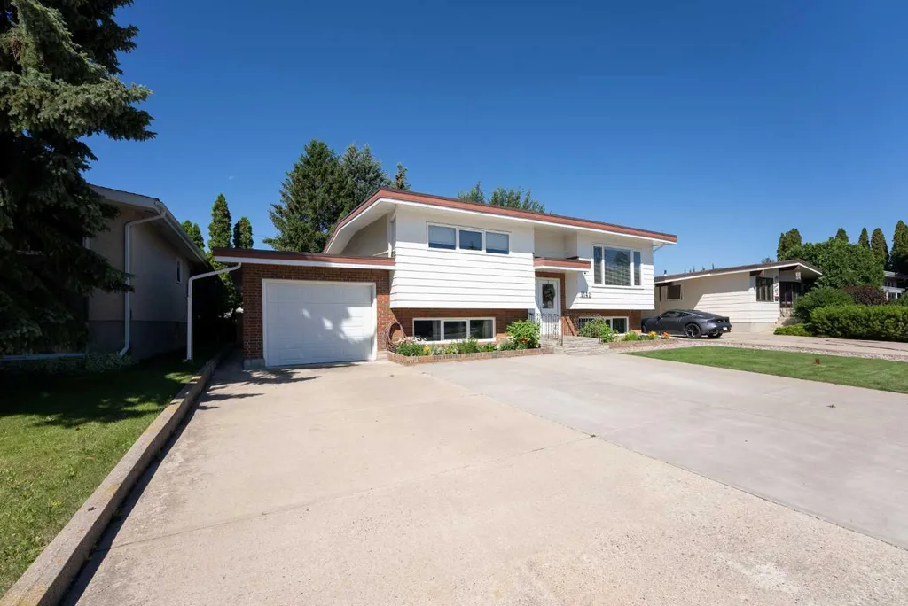 1142 24 Street N Lethbridge AB T1H 3V5