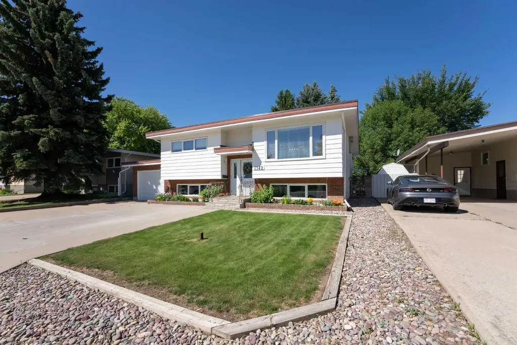 1142 24 Street N Lethbridge AB T1H 3V5