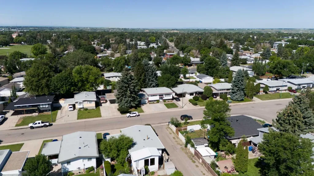 1142 24 Street N Lethbridge AB T1H 3V5