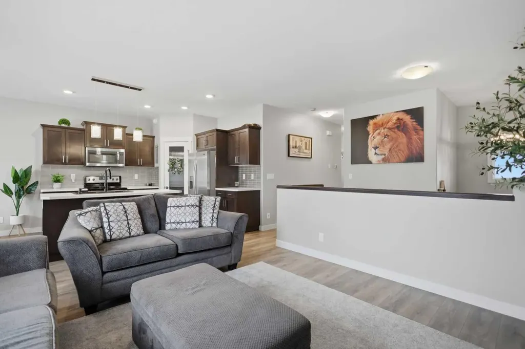 98 Livingston Close Red Deer AB T4R 0S8