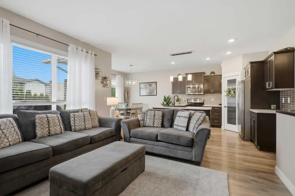 98 Livingston Close Red Deer AB T4R 0S8