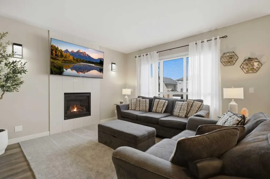 98 Livingston Close Red Deer AB T4R 0S8