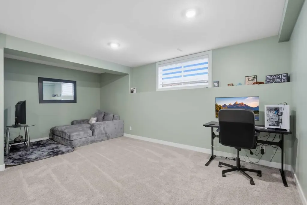 98 Livingston Close Red Deer AB T4R 0S8