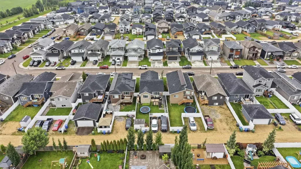 98 Livingston Close Red Deer AB T4R 0S8