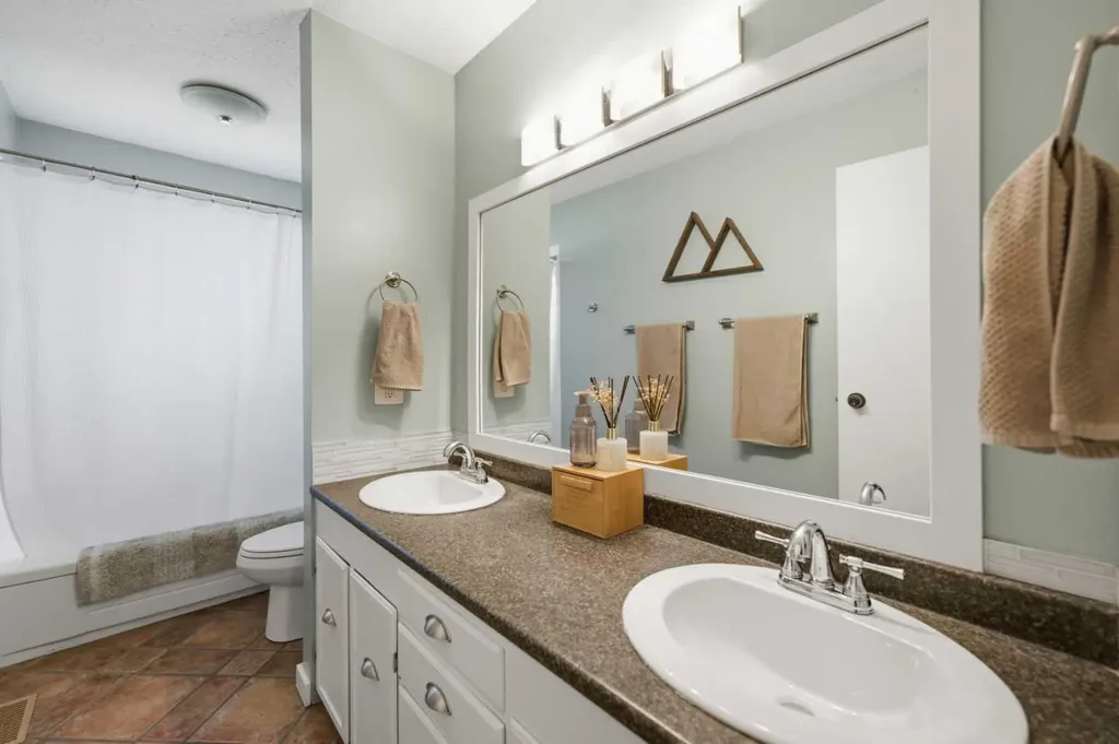 127 Thomas Place Strathmore AB T1P 1C3