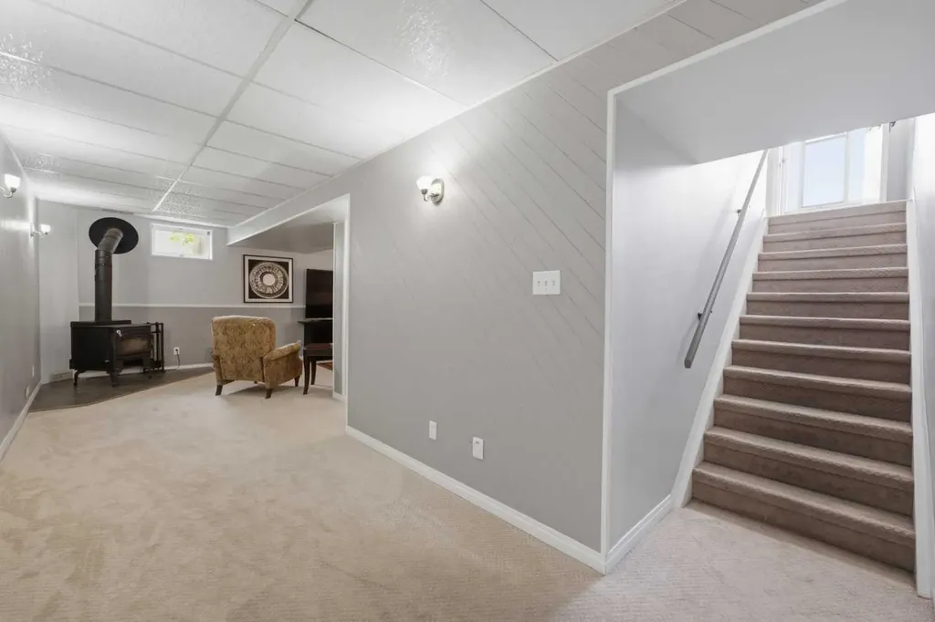 127 Thomas Place Strathmore AB T1P 1C3