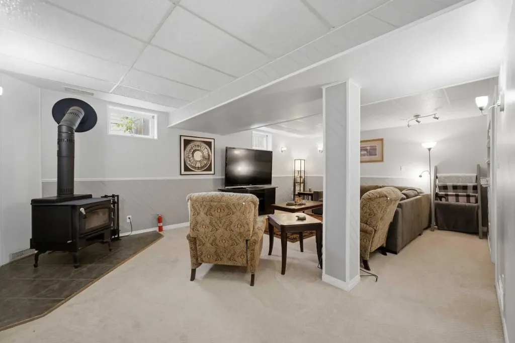 127 Thomas Place Strathmore AB T1P 1C3