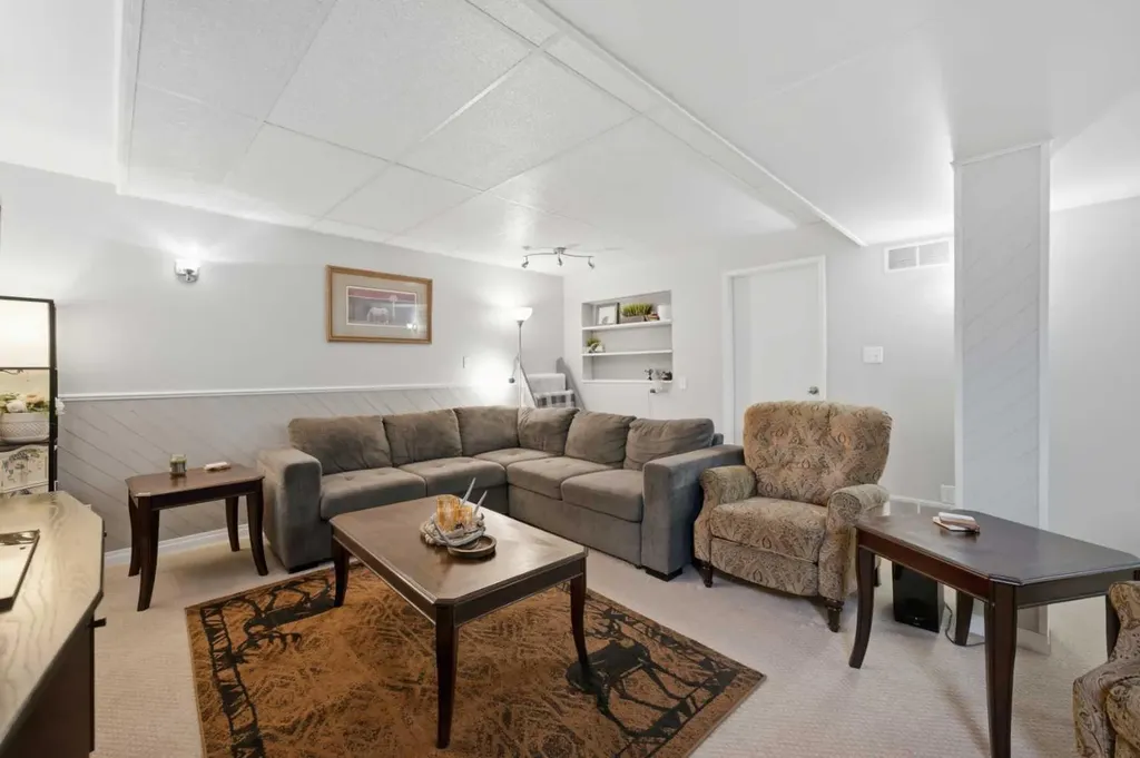 127 Thomas Place Strathmore AB T1P 1C3