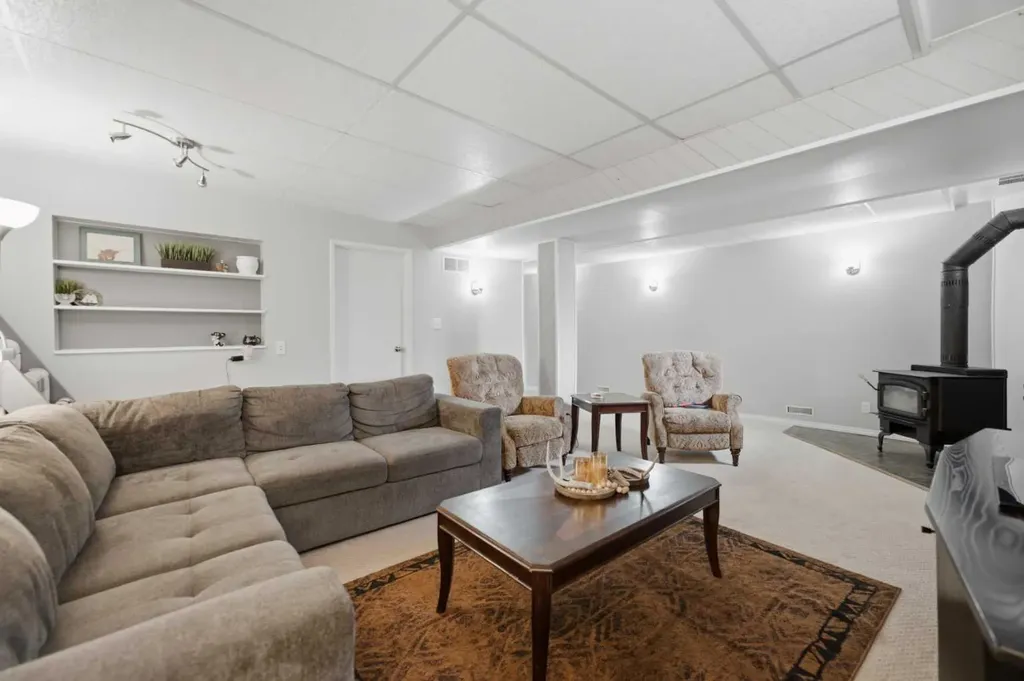 127 Thomas Place Strathmore AB T1P 1C3