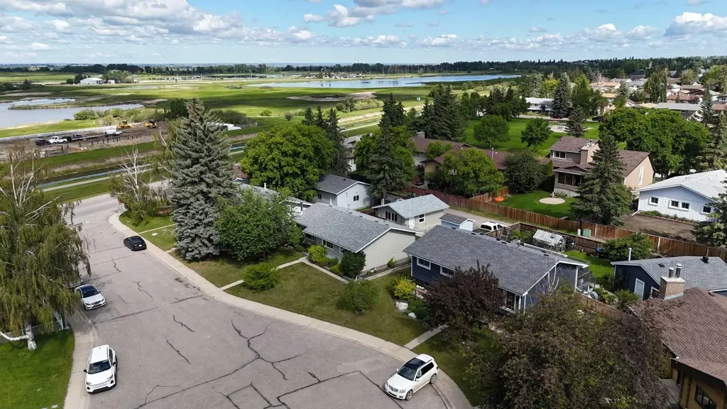 127 Thomas Place Strathmore AB T1P 1C3