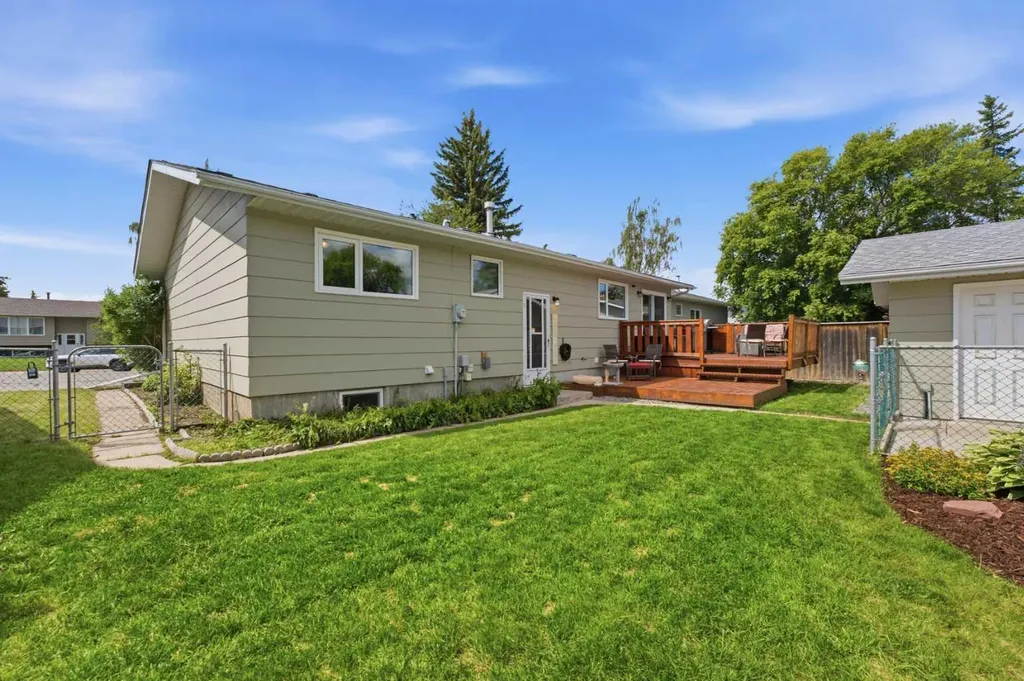 127 Thomas Place Strathmore AB T1P 1C3