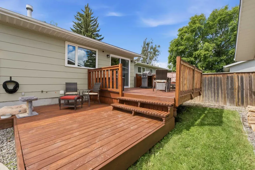 127 Thomas Place Strathmore AB T1P 1C3