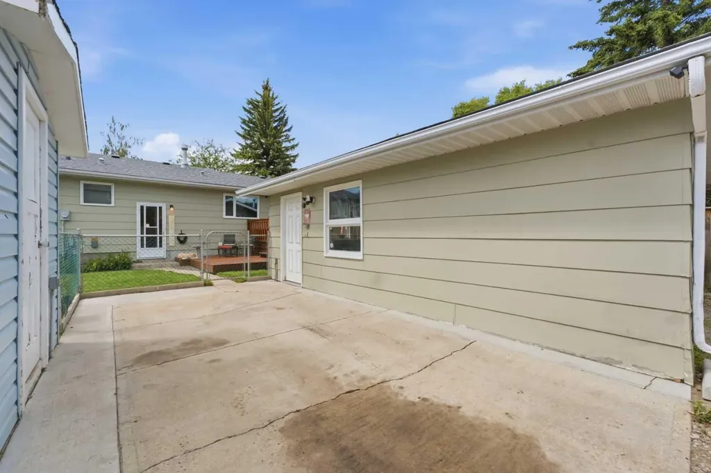 127 Thomas Place Strathmore AB T1P 1C3