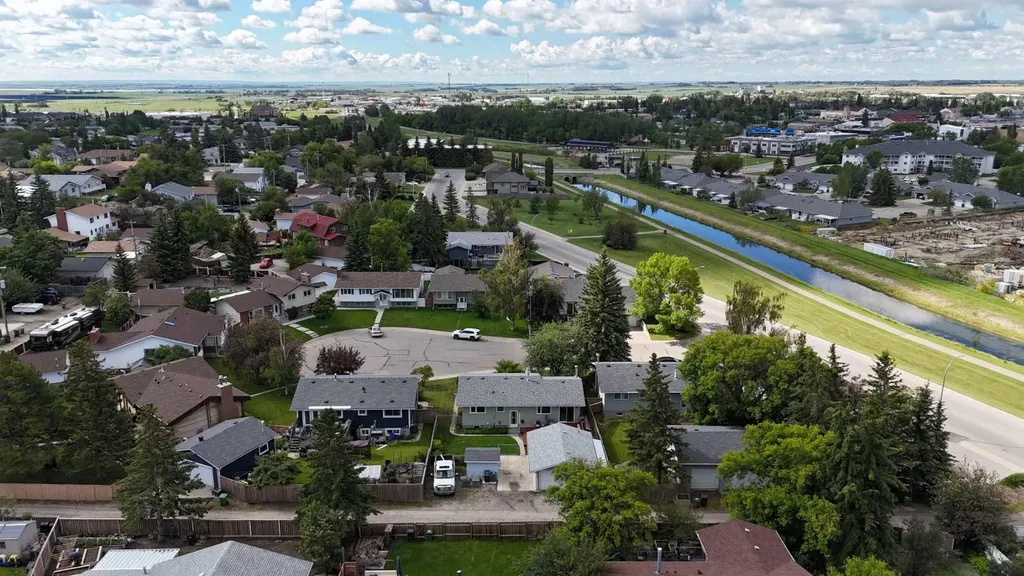 127 Thomas Place Strathmore AB T1P 1C3
