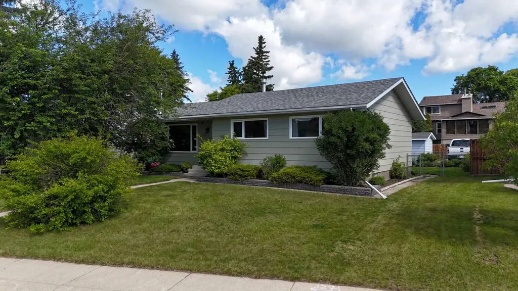 127 Thomas Place Strathmore AB T1P 1C3