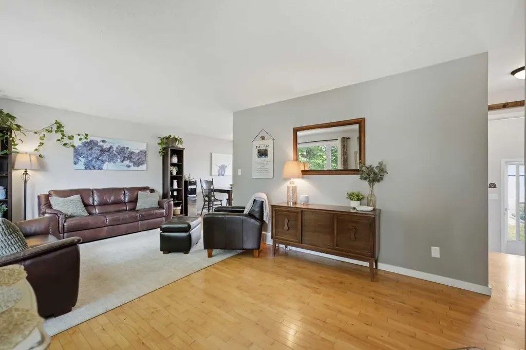 127 Thomas Place Strathmore AB T1P 1C3