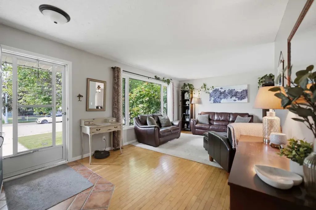 127 Thomas Place Strathmore AB T1P 1C3