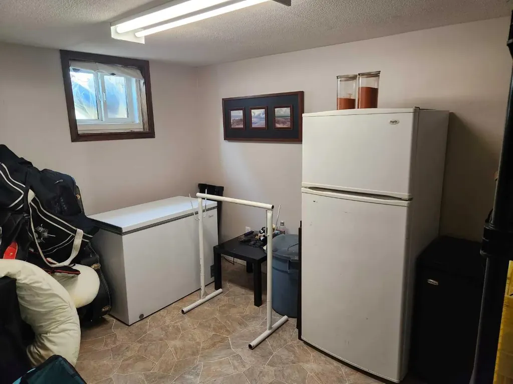303 2 Avenue Vauxhall AB T0K 2K0