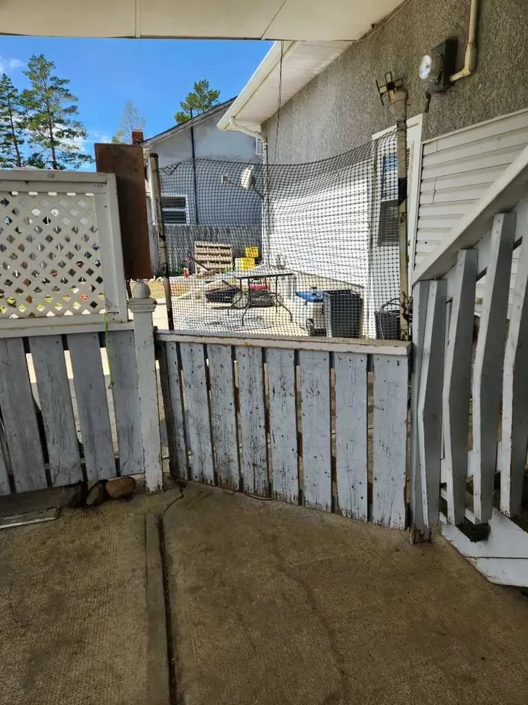 303 2 Avenue Vauxhall AB T0K 2K0
