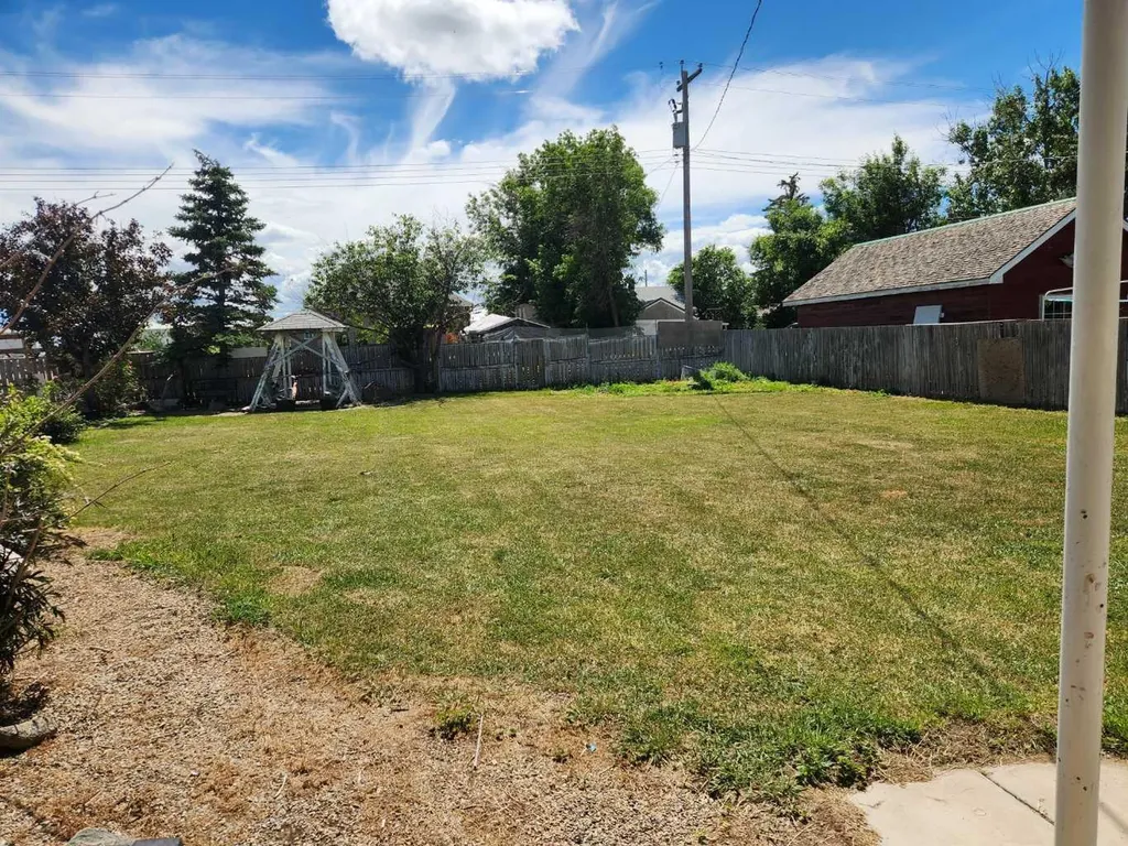 303 2 Avenue Vauxhall AB T0K 2K0