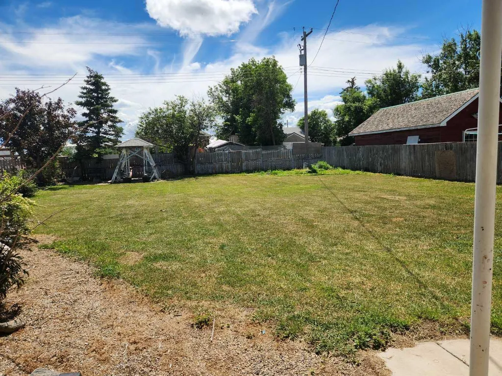 303 2 Avenue Vauxhall AB T0K 2K0