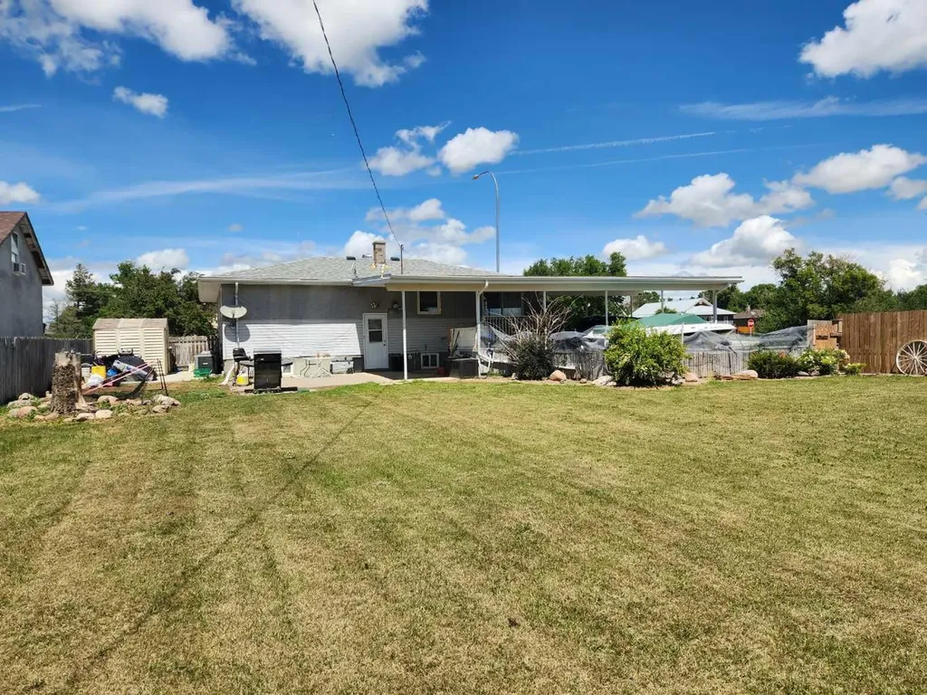 303 2 Avenue Vauxhall AB T0K 2K0