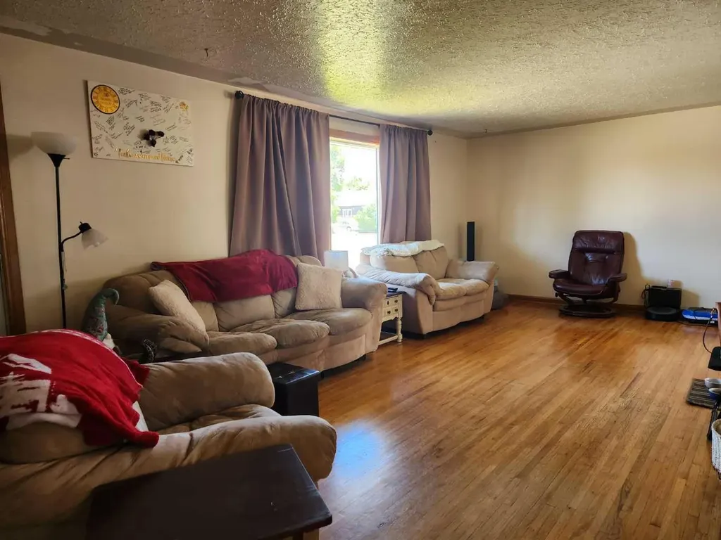 303 2 Avenue Vauxhall AB T0K 2K0