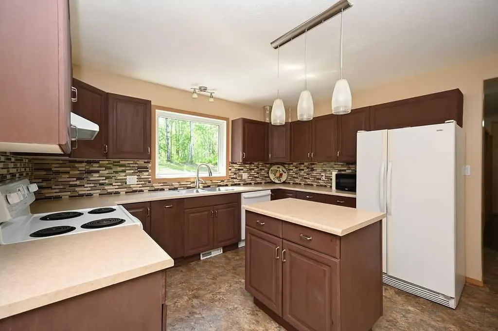 5, 661030 Range Road 223.2 Rural Athabasca County AB T9S 2B4