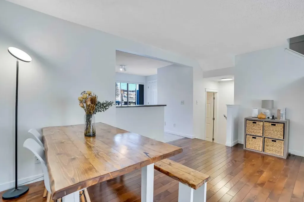 142 Panatella Park NW Calgary AB T3K 6K4