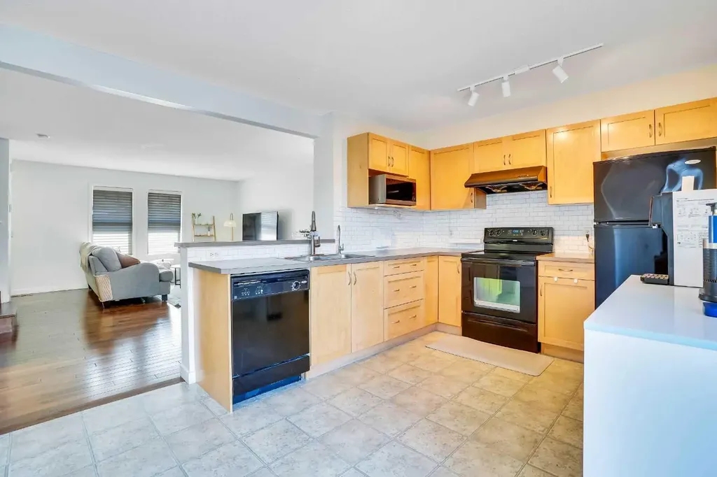 142 Panatella Park NW Calgary AB T3K 6K4