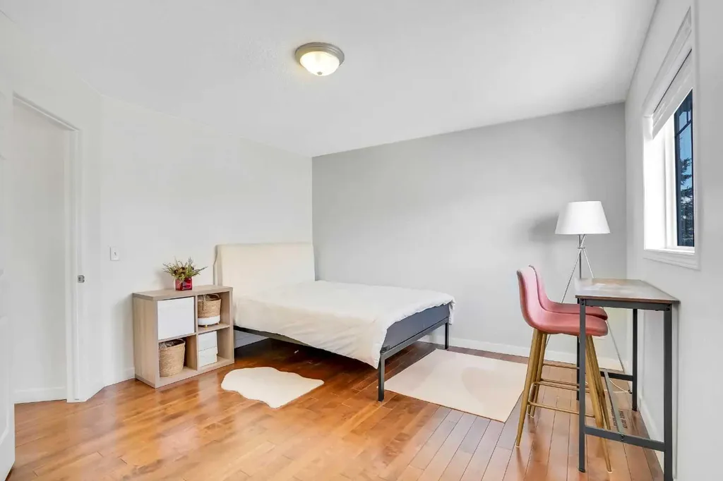 142 Panatella Park NW Calgary AB T3K 6K4