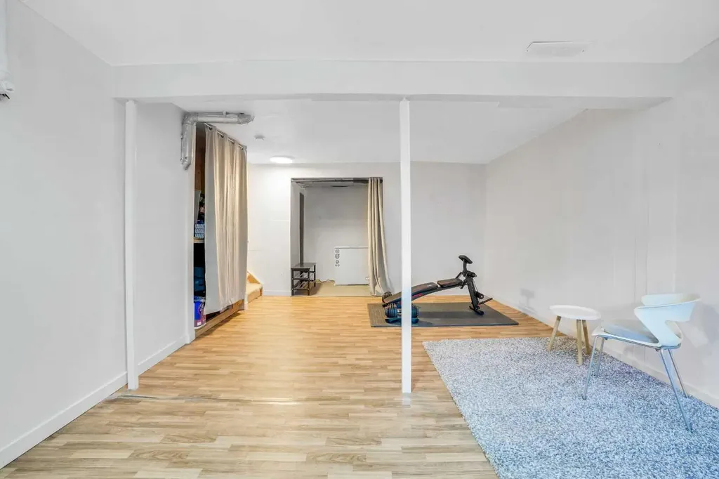 142 Panatella Park NW Calgary AB T3K 6K4