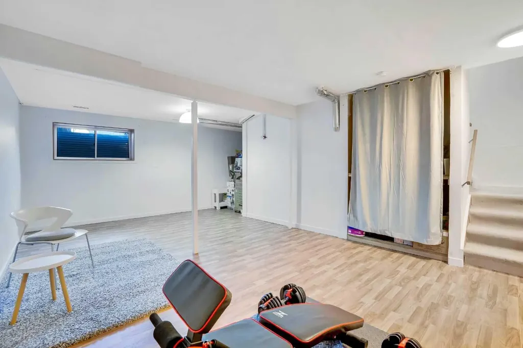 142 Panatella Park NW Calgary AB T3K 6K4