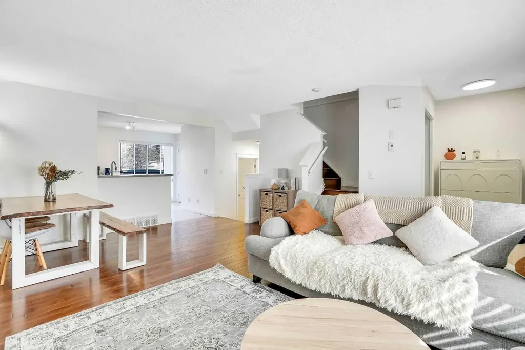 142 Panatella Park NW Calgary AB T3K 6K4