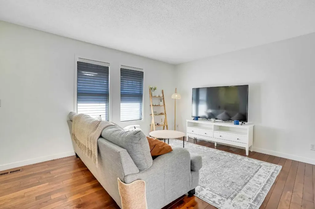 142 Panatella Park NW Calgary AB T3K 6K4