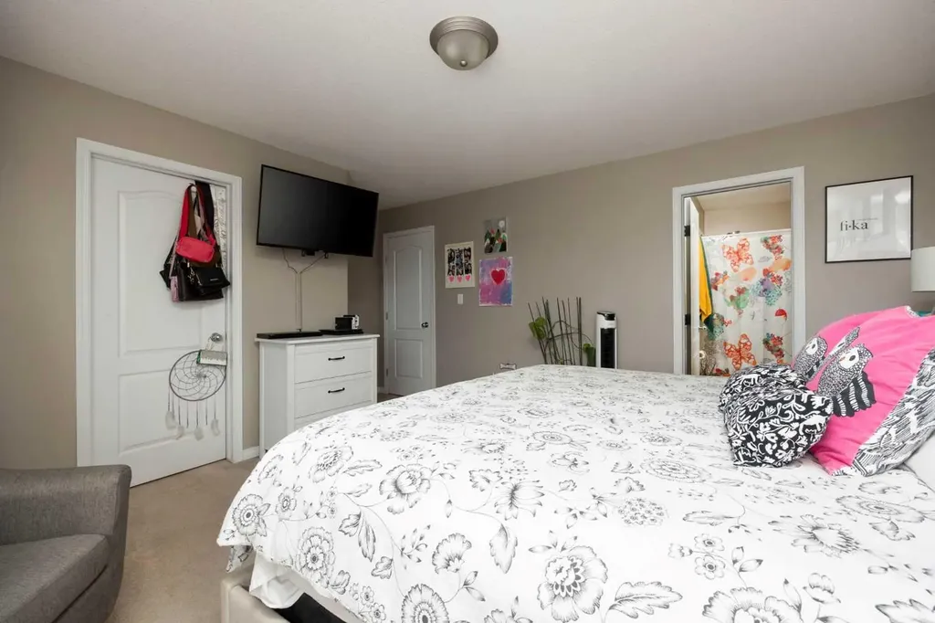 220 Swanson Crescent Fort Mcmurray AB T9K 2W5