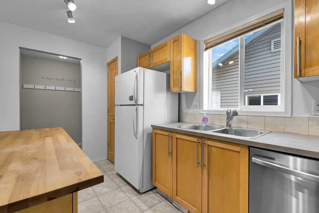 203 Covemeadow Crescent Calgary AB T3K6B1