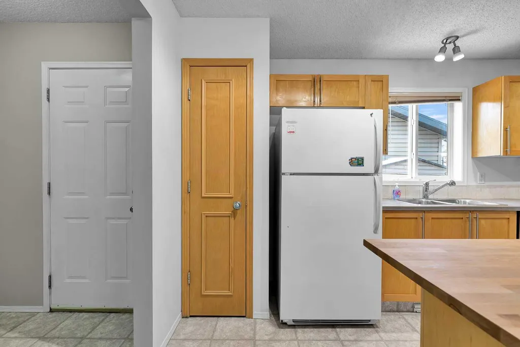 203 Covemeadow Crescent Calgary AB T3K6B1