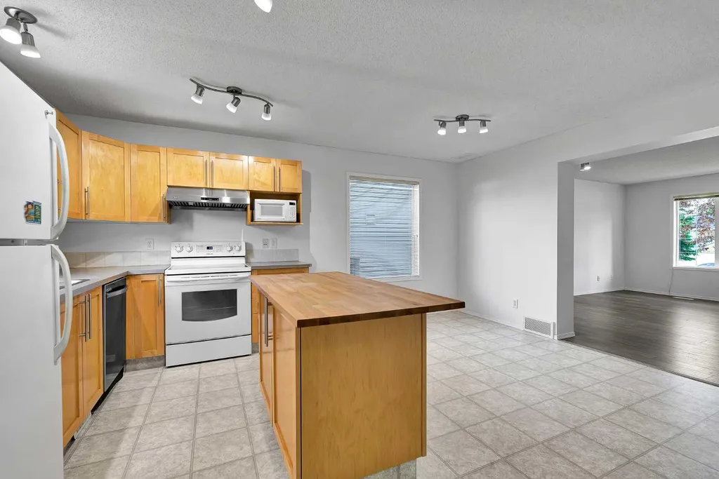203 Covemeadow Crescent Calgary AB T3K6B1