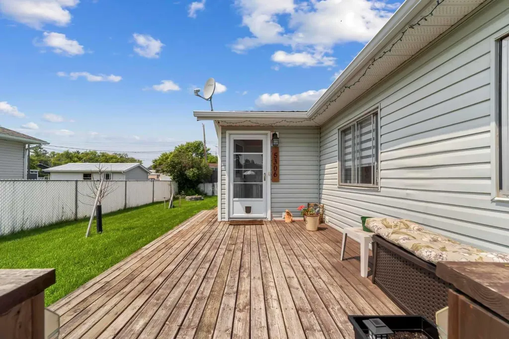 5306 49 Street Daysland AB T0B 1A0