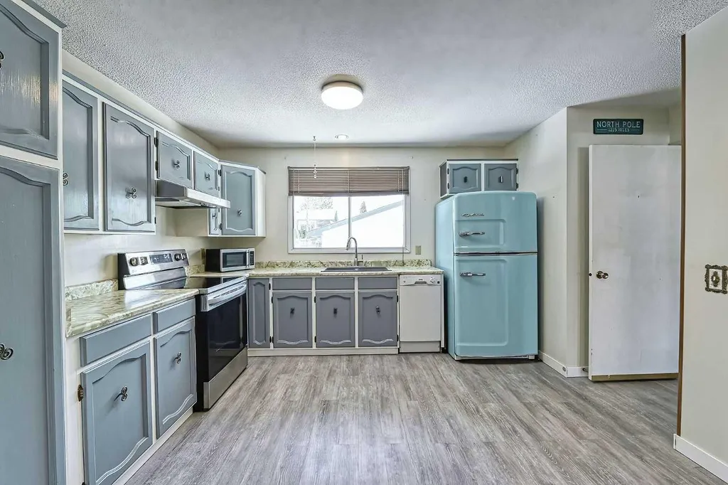 3523 48 Street NE Calgary AB T1Y5S5
