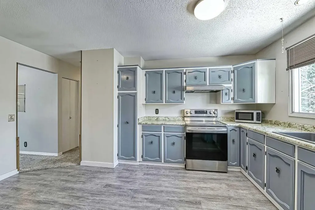 3523 48 Street NE Calgary AB T1Y5S5