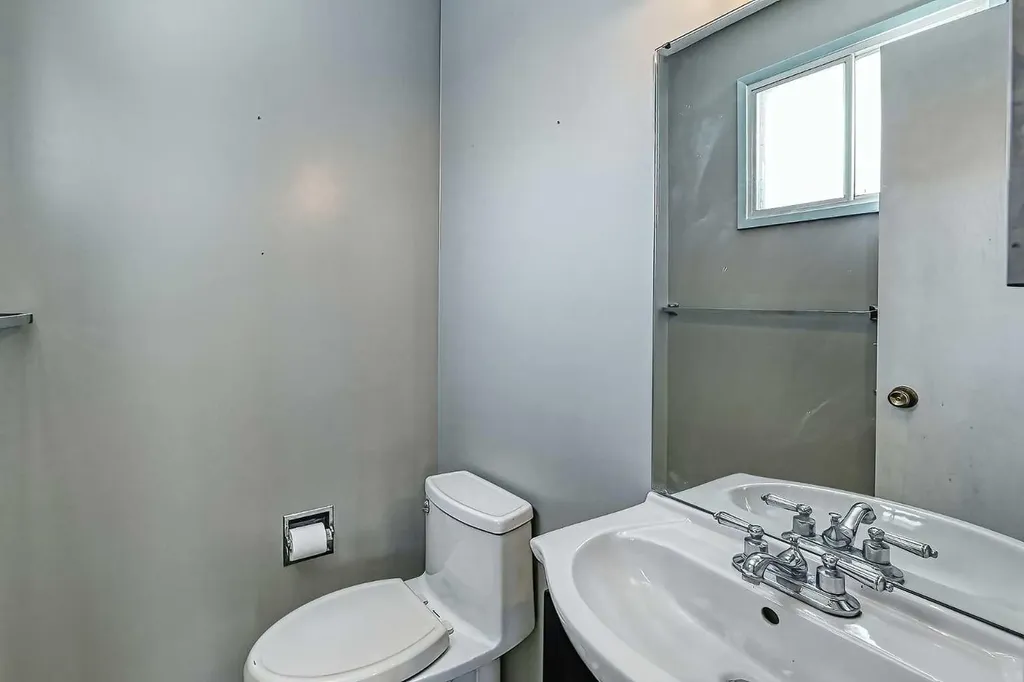 3523 48 Street NE Calgary AB T1Y5S5