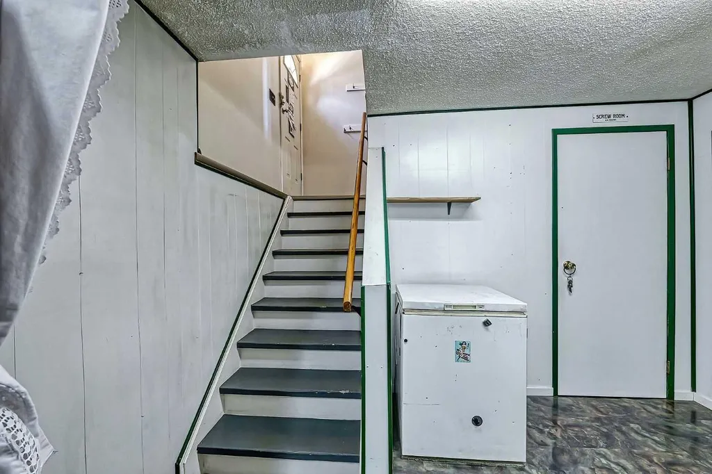 3523 48 Street NE Calgary AB T1Y5S5