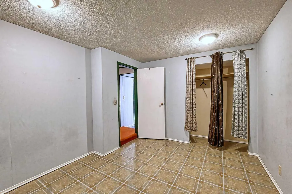 3523 48 Street NE Calgary AB T1Y5S5