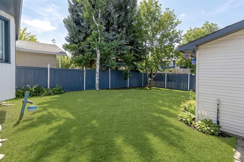 3523 48 Street NE Calgary AB T1Y5S5