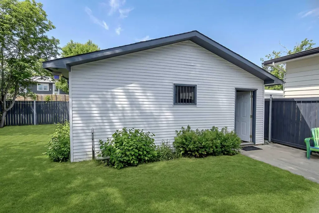 3523 48 Street NE Calgary AB T1Y5S5